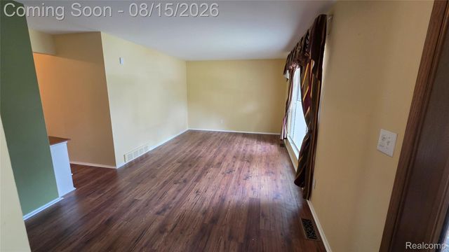 1952 S Globe Street, Westland, MI 48186