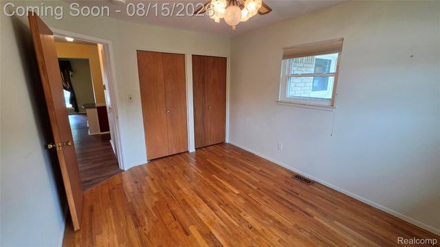 1952 S Globe Street, Westland, MI 48186