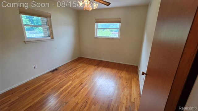 1952 S Globe Street, Westland, MI 48186