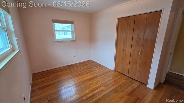 1952 S Globe Street, Westland, MI 48186