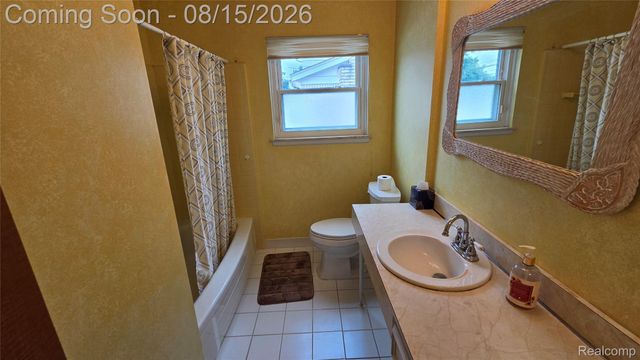 1952 S Globe Street, Westland, MI 48186