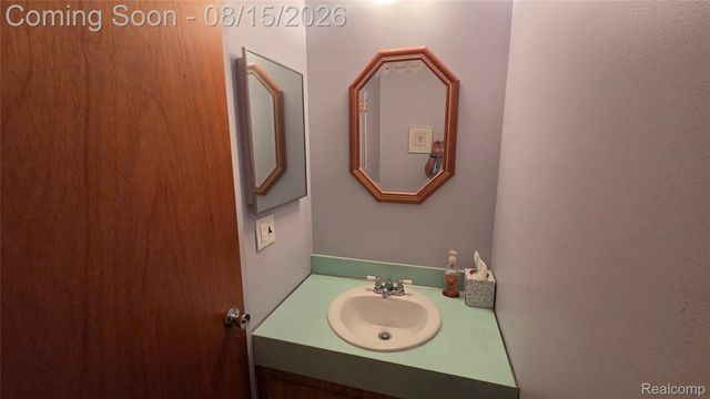 1952 S Globe Street, Westland, MI 48186