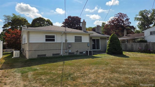 1952 S Globe Street, Westland, MI 48186