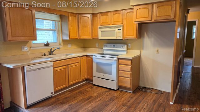 1952 S Globe Street, Westland, MI 48186