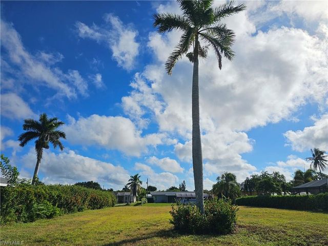 5275 Tiffany CT, Cape Coral, FL 33904