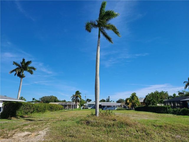 5275 Tiffany CT, Cape Coral, FL 33904