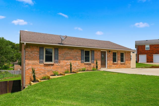 2218 Woodford Drive, Richmond, KY 40475