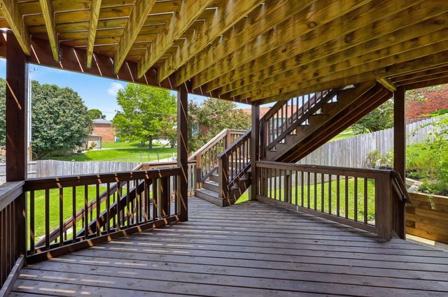 2218 Woodford Drive, Richmond, KY 40475