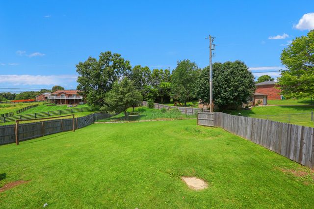 2218 Woodford Drive, Richmond, KY 40475