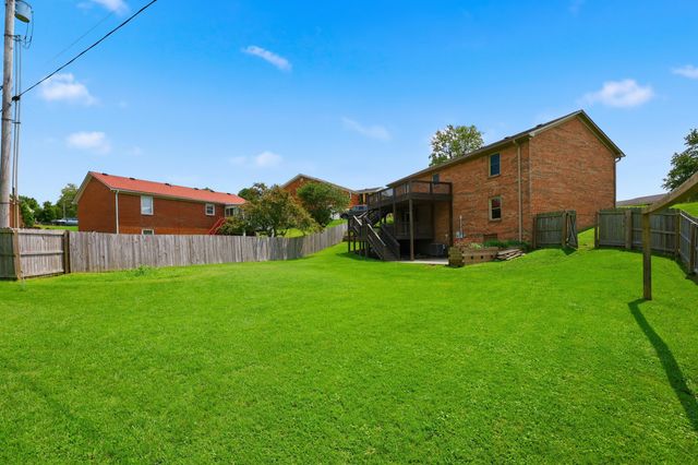 2218 Woodford Drive, Richmond, KY 40475