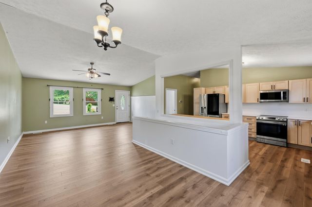 2218 Woodford Drive, Richmond, KY 40475