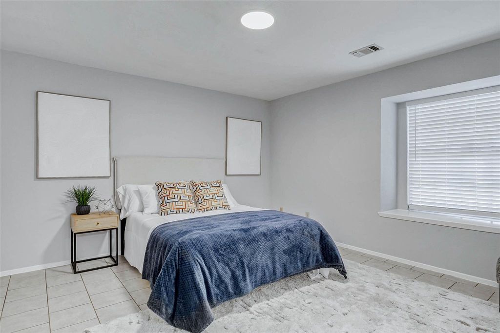 Image 15 of property listing at 213 Willoughby Drive, Richmond, TX 77469