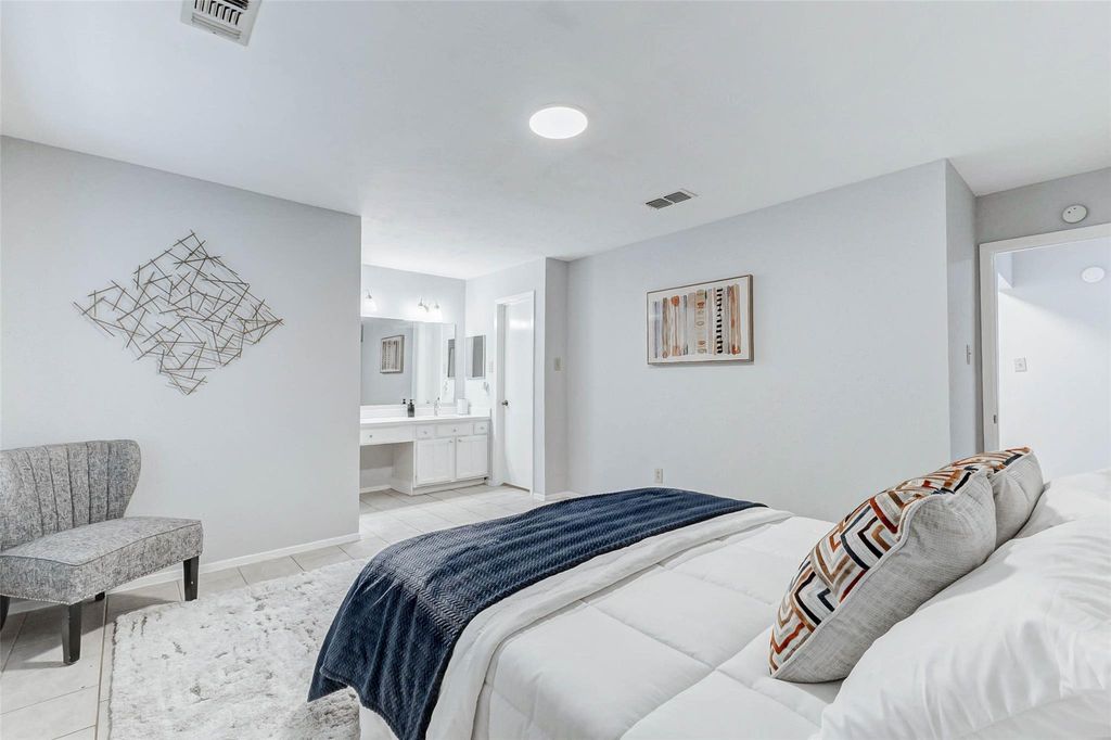 Image 16 of property listing at 213 Willoughby Drive, Richmond, TX 77469