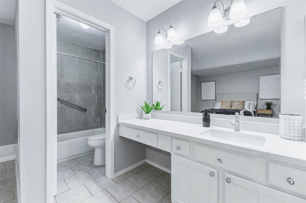 Image 18 of property listing at 213 Willoughby Drive, Richmond, TX 77469