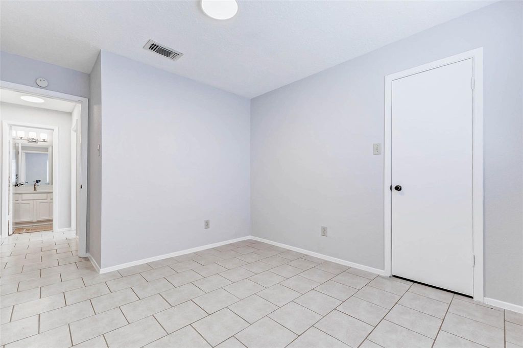 Image 19 of property listing at 213 Willoughby Drive, Richmond, TX 77469