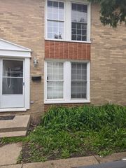 2110 Hebron Avenue 2110, Zion, IL 60099