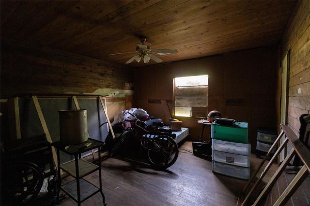 2421 12th Avenue N, Texas City, TX 77590
