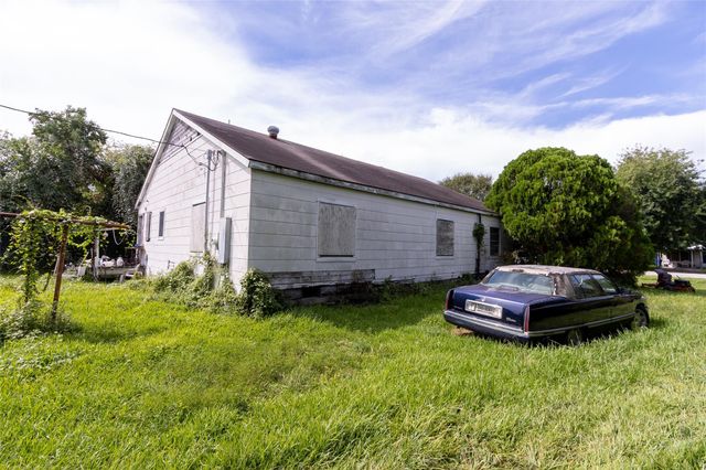 2421 12th Avenue N, Texas City, TX 77590