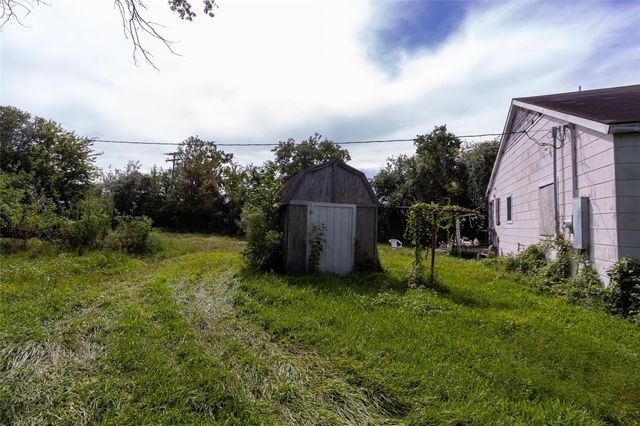 2421 12th Avenue N, Texas City, TX 77590