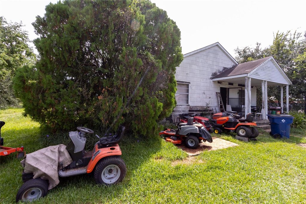 2421 12th Avenue N, Texas City, TX 77590