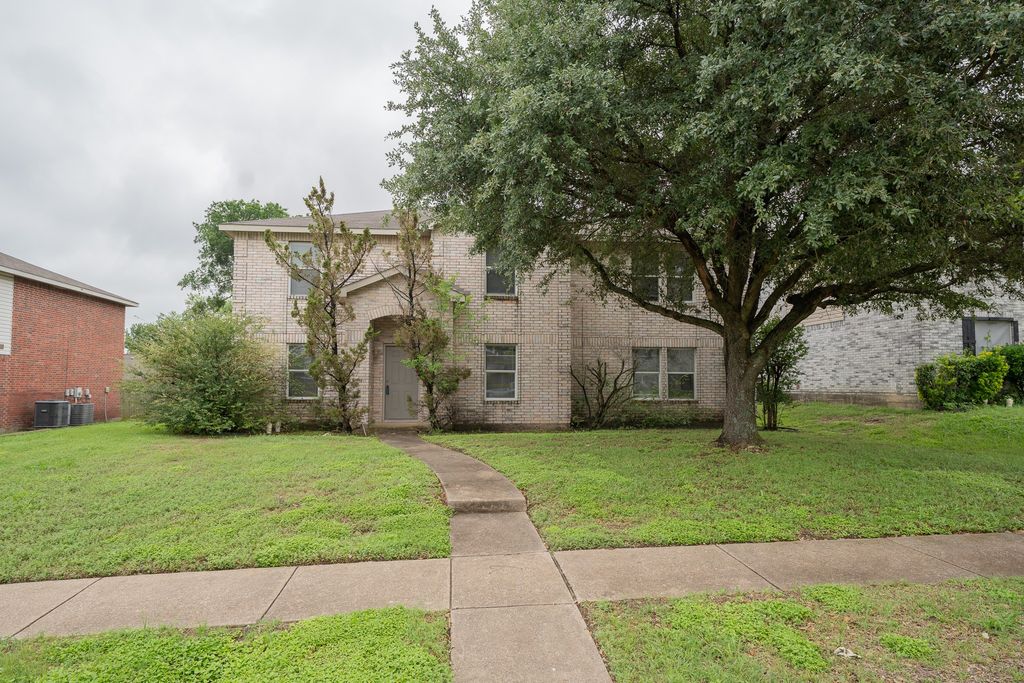 750 Lowe Drive, Cedar Hill, TX 75104