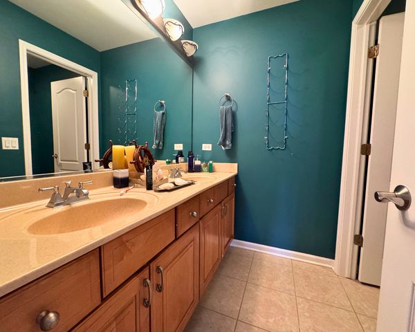 3805 Gladstone Drive, Naperville, IL 60565