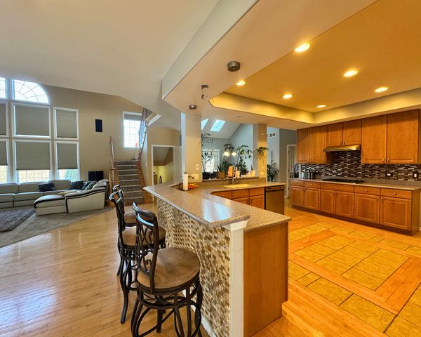 3805 Gladstone Drive, Naperville, IL 60565