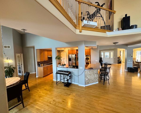 3805 Gladstone Drive, Naperville, IL 60565