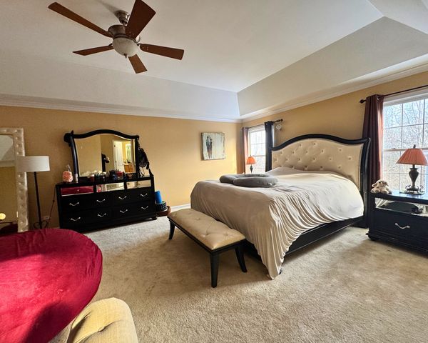 3805 Gladstone Drive, Naperville, IL 60565