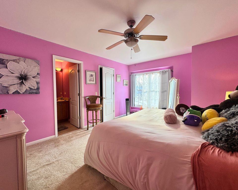 Image 12 of property listing at 3805 Gladstone Drive, Naperville, IL 60565