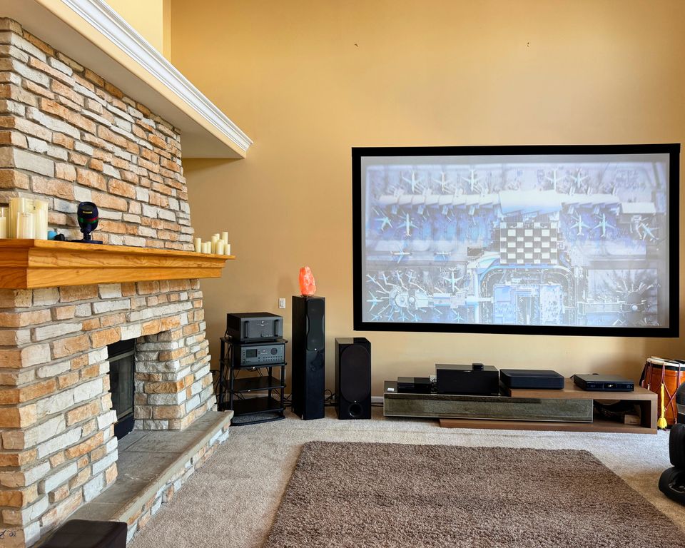 Image 14 of property listing at 3805 Gladstone Drive, Naperville, IL 60565