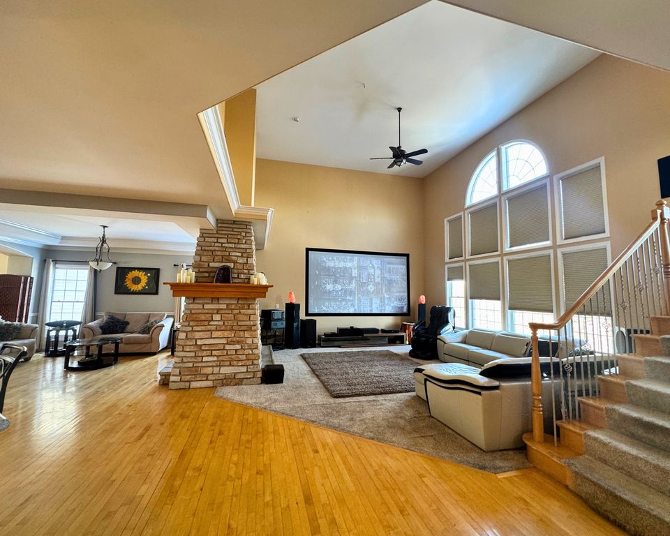 Image 18 of property listing at 3805 Gladstone Drive, Naperville, IL 60565