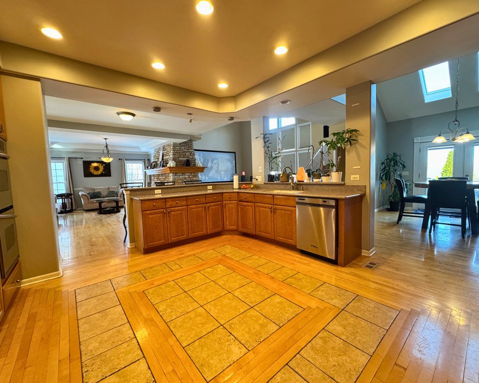 Image 23 of property listing at 3805 Gladstone Drive, Naperville, IL 60565
