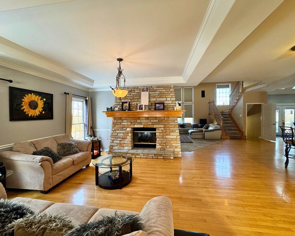 Image 24 of property listing at 3805 Gladstone Drive, Naperville, IL 60565