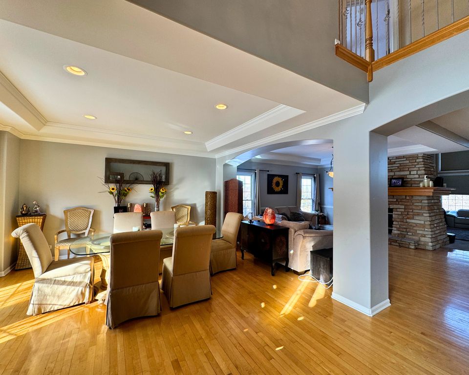 Image 25 of property listing at 3805 Gladstone Drive, Naperville, IL 60565