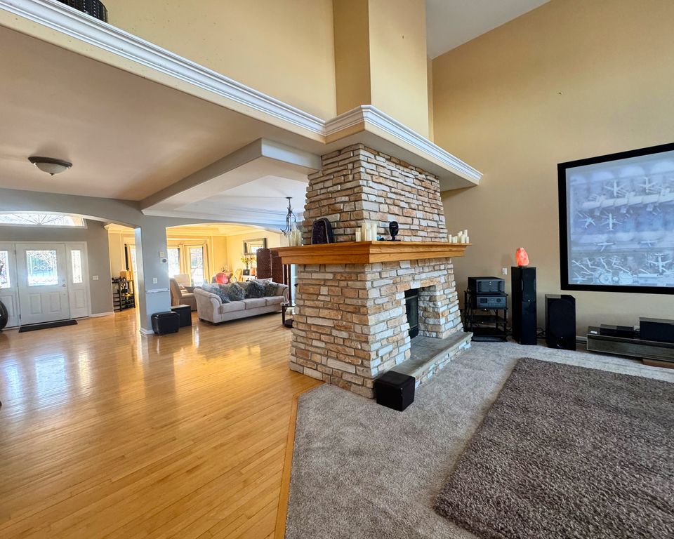 Image 27 of property listing at 3805 Gladstone Drive, Naperville, IL 60565