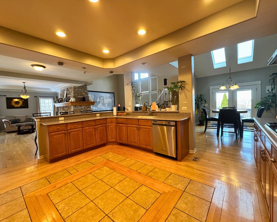 Image 30 of property listing at 3805 Gladstone Drive, Naperville, IL 60565