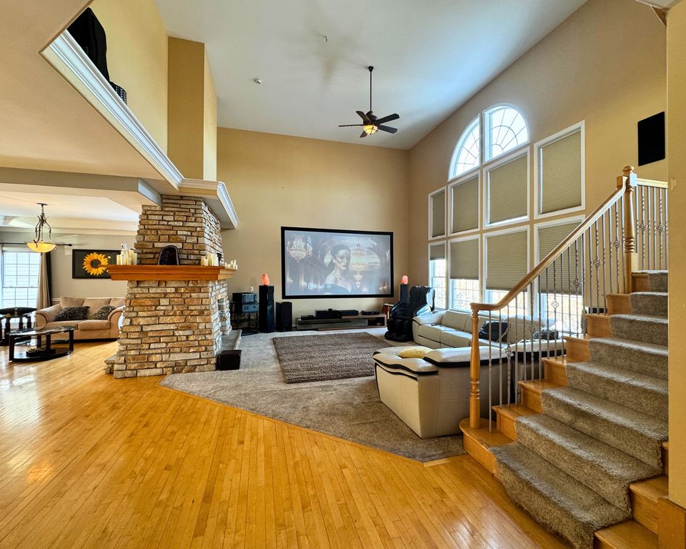 Image 31 of property listing at 3805 Gladstone Drive, Naperville, IL 60565
