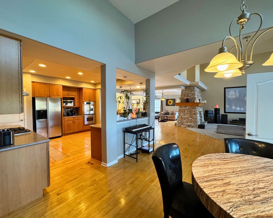 Image 32 of property listing at 3805 Gladstone Drive, Naperville, IL 60565