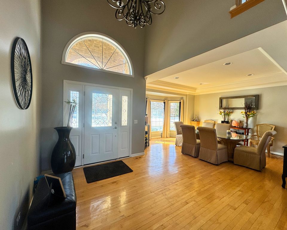 Image 36 of property listing at 3805 Gladstone Drive, Naperville, IL 60565
