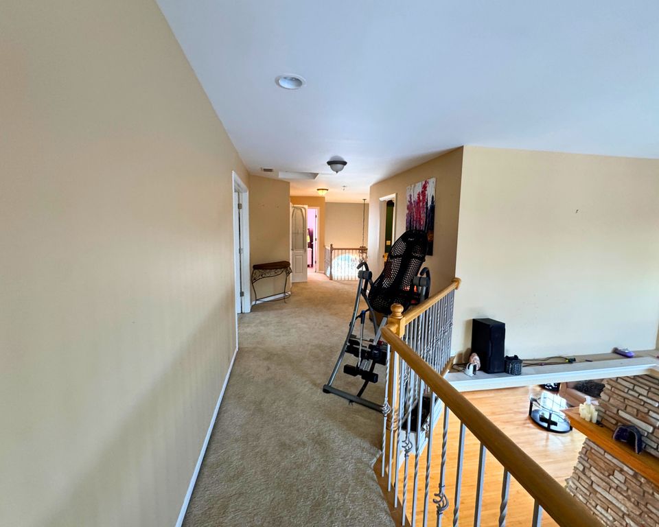 Image 41 of property listing at 3805 Gladstone Drive, Naperville, IL 60565