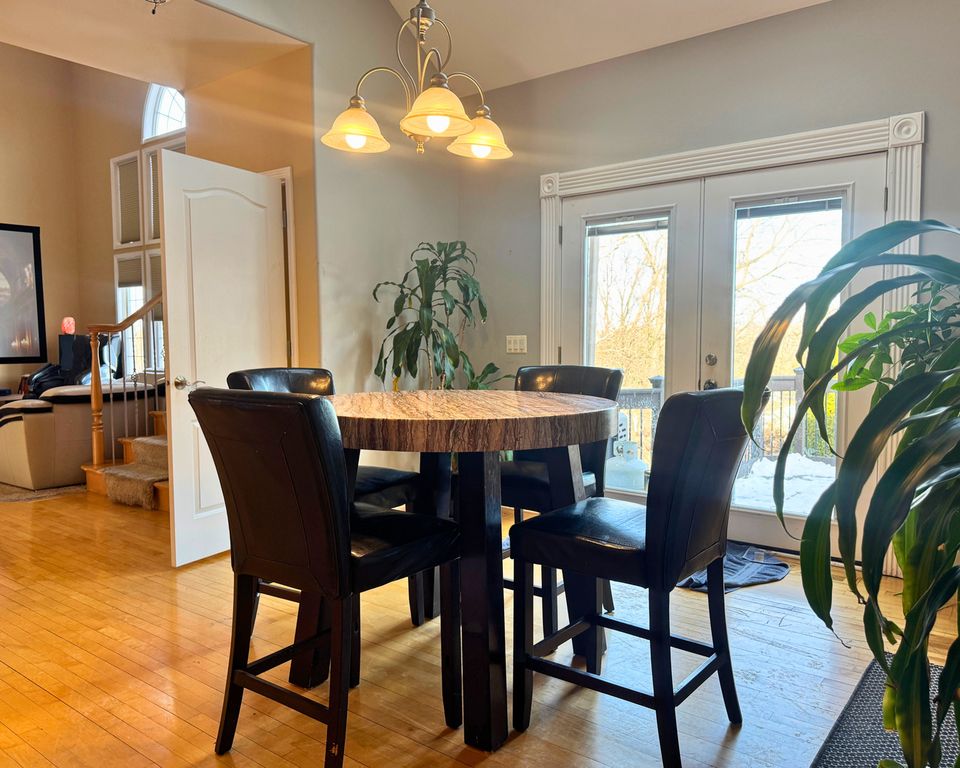 Image 43 of property listing at 3805 Gladstone Drive, Naperville, IL 60565