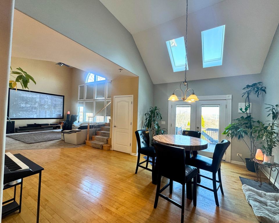 Image 9 of property listing at 3805 Gladstone Drive, Naperville, IL 60565
