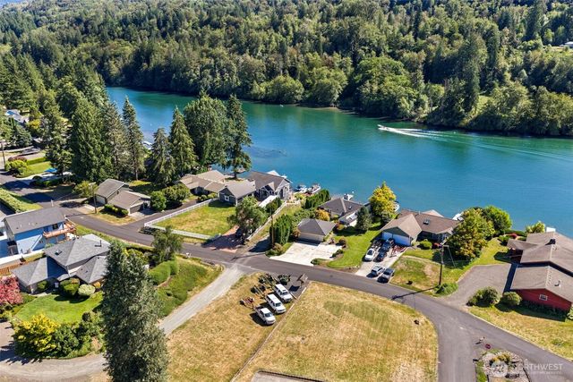 148 Steelhead Drive, Silver Creek, WA 98585