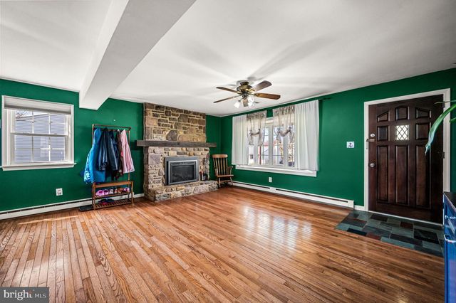 36 INDIAN VALLEY LN, Telford, PA 18969