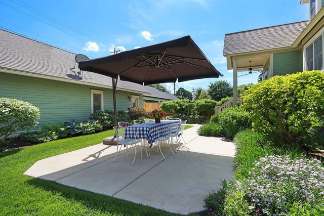 920 Geneva Street, Lake Geneva, WI 53147
