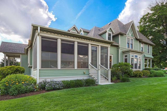 920 Geneva Street, Lake Geneva, WI 53147