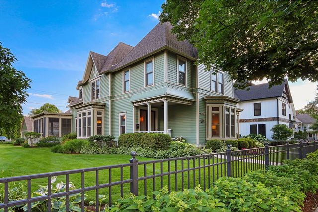 920 Geneva Street, Lake Geneva, WI 53147
