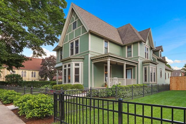 920 Geneva Street, Lake Geneva, WI 53147