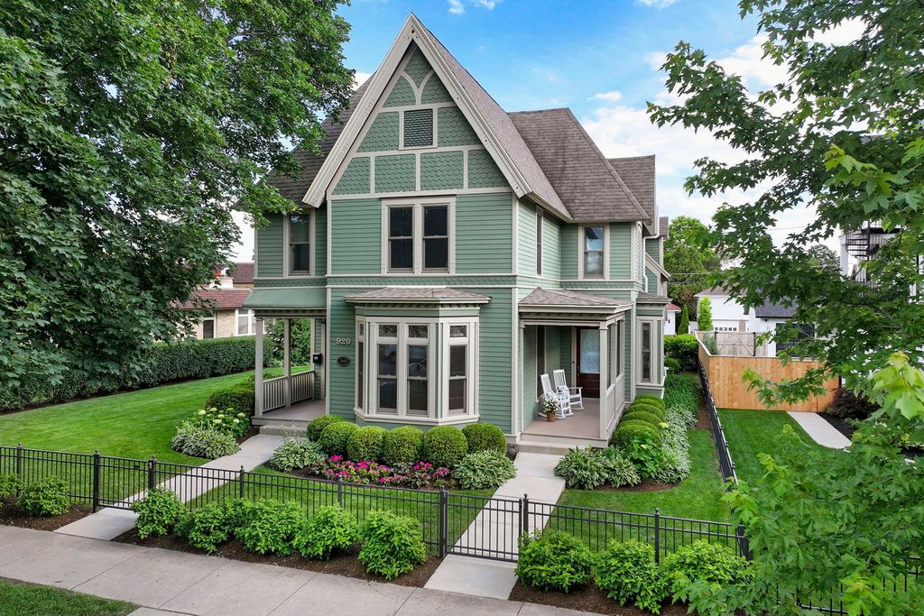 920 Geneva Street, Lake Geneva, WI 53147